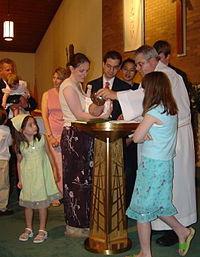האם אפשר להטביל ילד עם הצלב